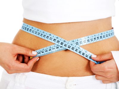 women measuring is belly